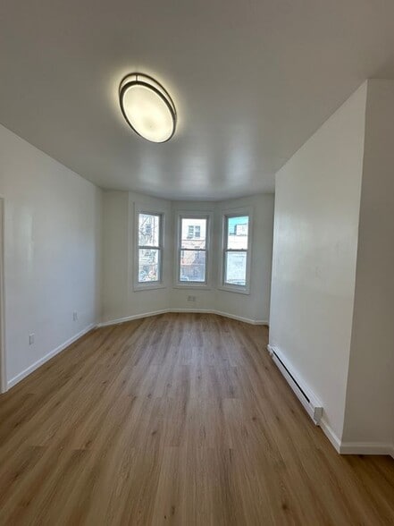Building Photo - 519 Mercer St