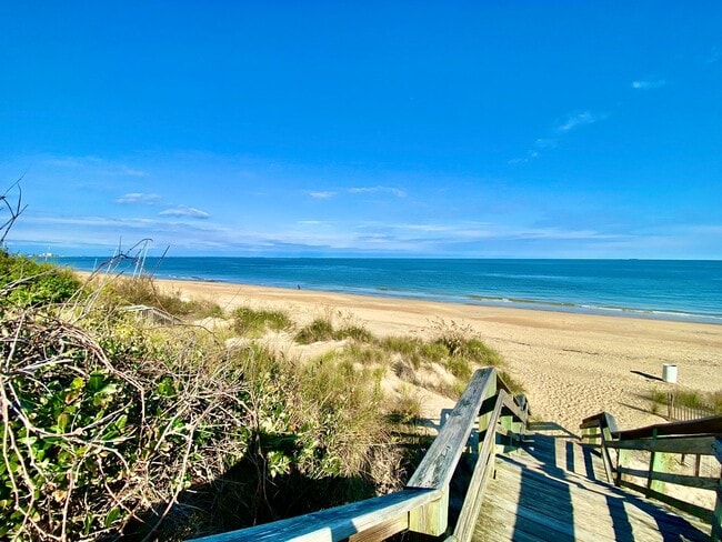Building Photo - Cozy Cottage By The Sea!  3/2 Available 11...