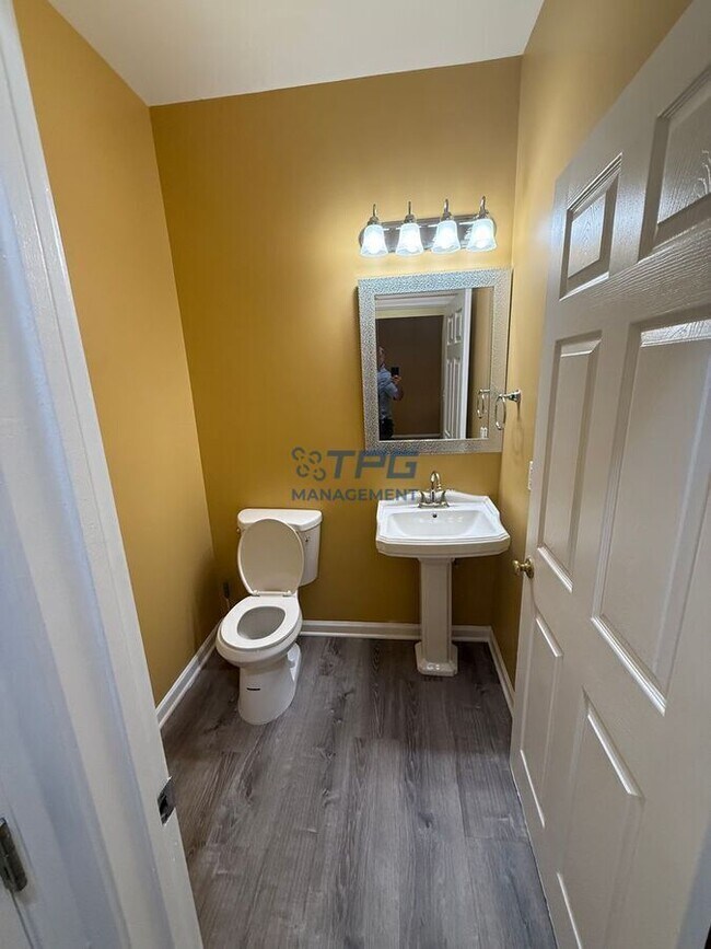 Building Photo - 9 Clearbrook Ln