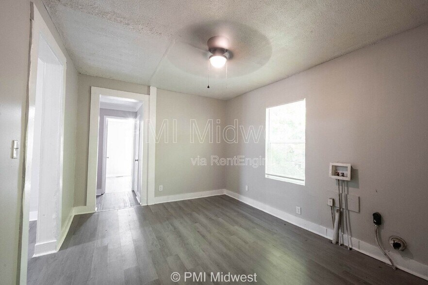 Building Photo - 445 W 29th St