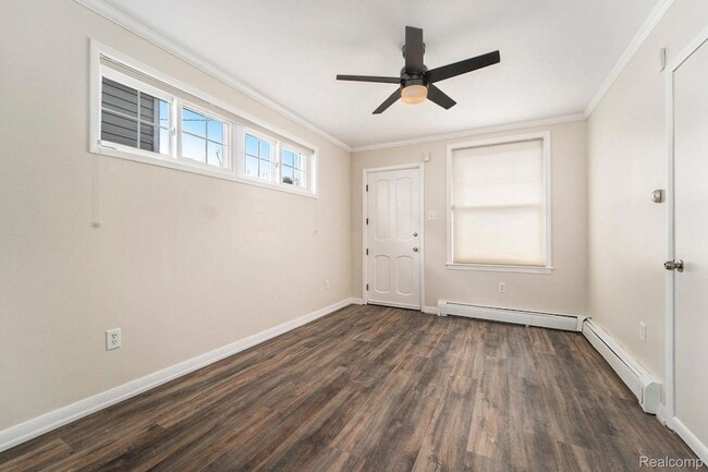 Building Photo - 2716 Van Alstyne St