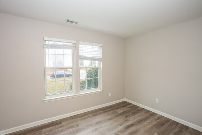 Building Photo - 6235 Red Clover Ln