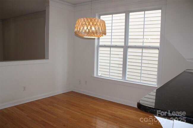 Building Photo - 541 Jetton St