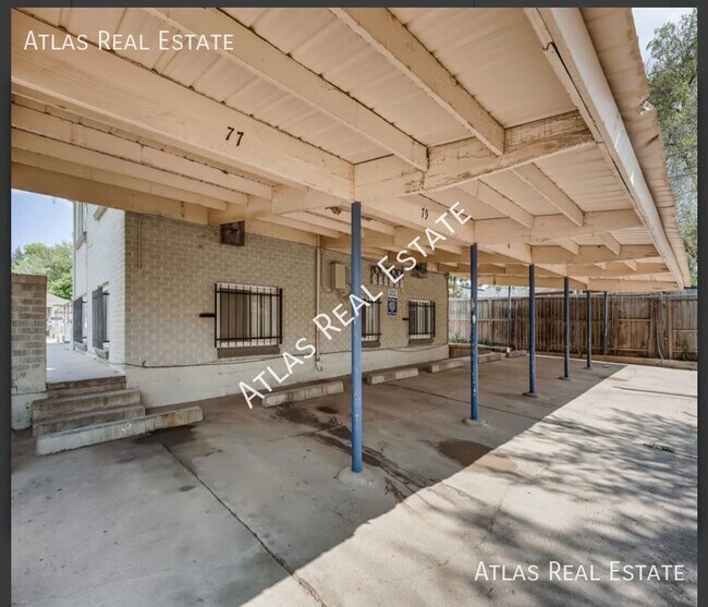 Building Photo - Beautiful 2 bedroom one bath apartment. Av...