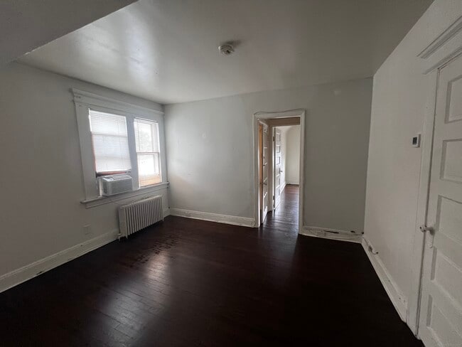 Building Photo - 123 Anson St