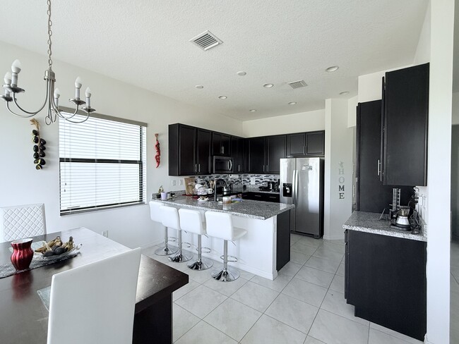 Building Photo - 5465 Soria Ave