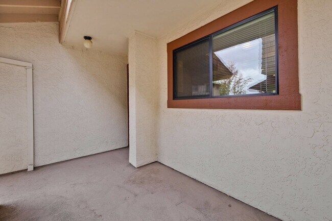 Building Photo - Popular Woodside Commons at Its Finest.