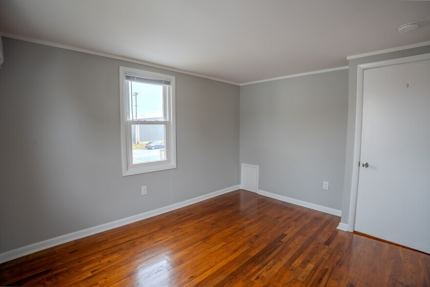 Building Photo - 152 Calvert St