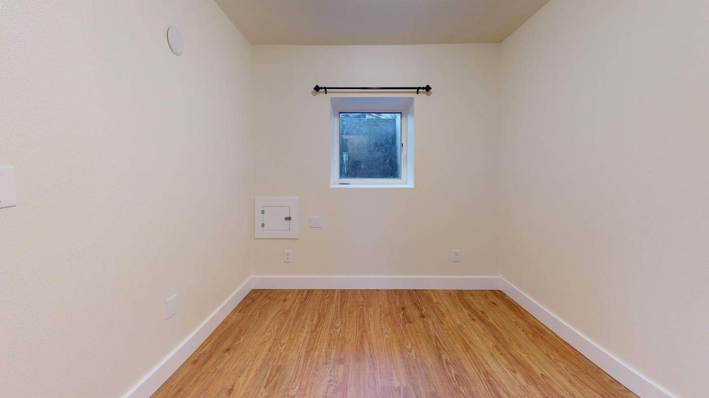 Building Photo - 1641 10th Ave E