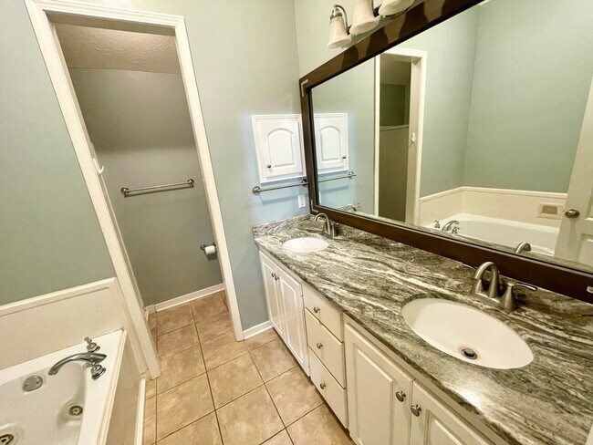Building Photo - *MOVE IN SPECIAL* Beautiful Germantown School District Home in Ashbrooke