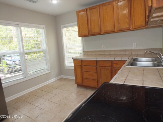 Building Photo - 418 Meritta Ave