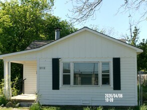 Building Photo - 2112 SW A Ave