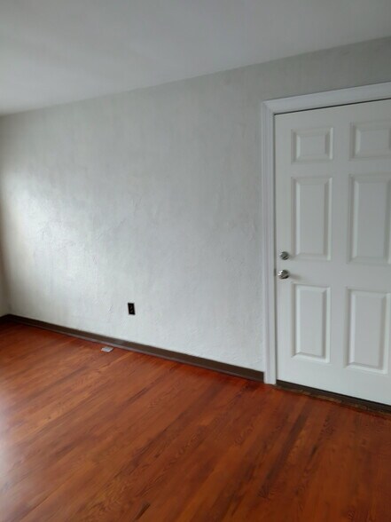 Building Photo - 537 Sewickley St