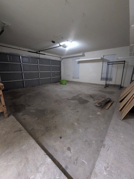 Building Photo - 827 Coral Tree Pl