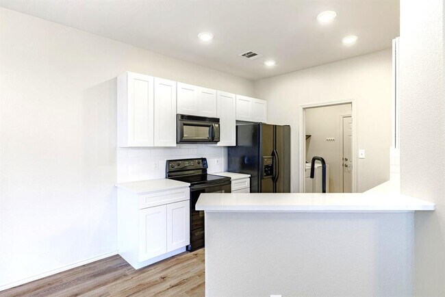 Building Photo - 2632 Century Park Blvd