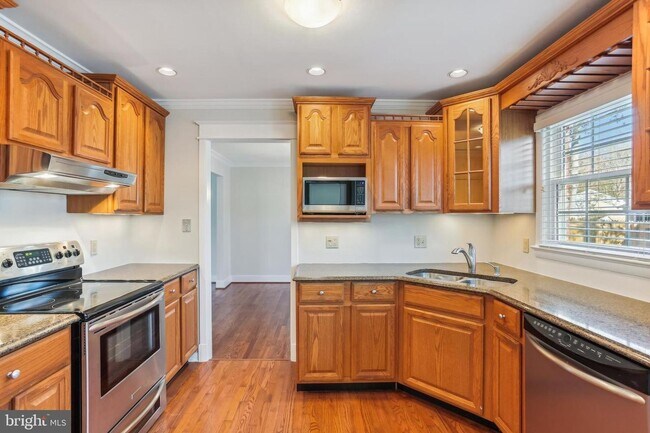 Building Photo - Renovated 4 Bed, 2.5 Bath in Wyngate WITH ...