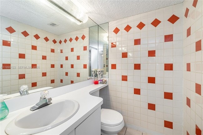 Building Photo - 2030 S Ocean Dr
