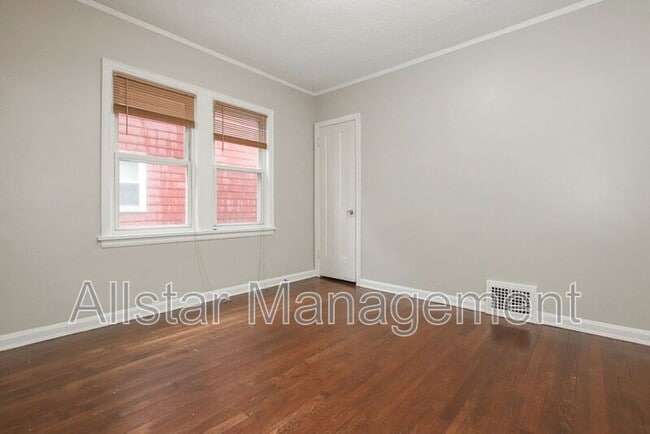 Building Photo - 1533 Genesee Rd