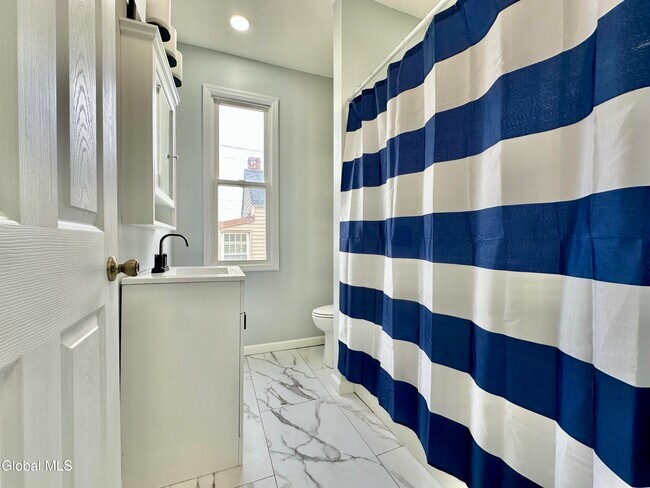 Building Photo - 37 High St