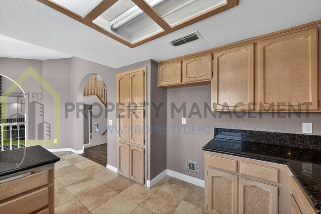 Building Photo - Spacious 3-Bedroom, 3-Bath Home Available