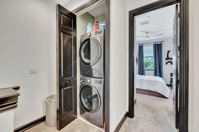 Building Photo - 2309 NE 9th Ave