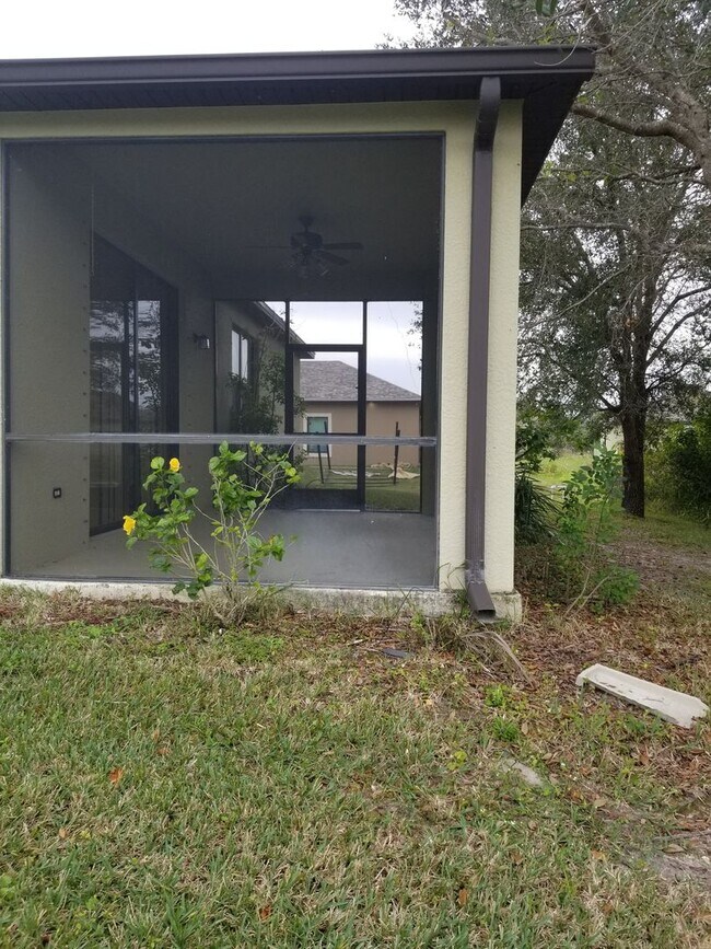 Building Photo - start the new year in your beautiful 3/2/2...