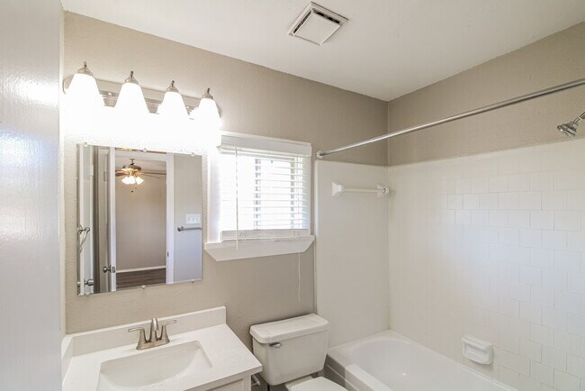 Building Photo - 7615 Alegria Dr