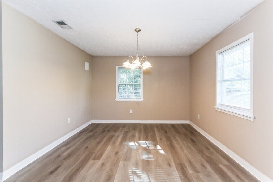 Building Photo - 913 5th Way