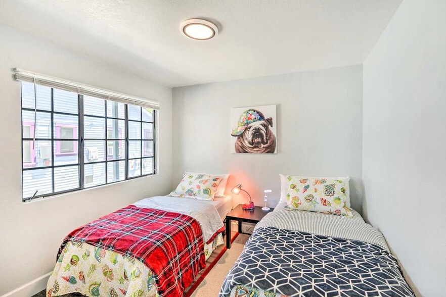 Building Photo - 434 Larkin St