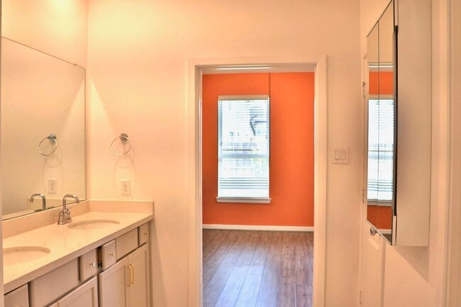 Building Photo - 17631 Carnation Gln Dr