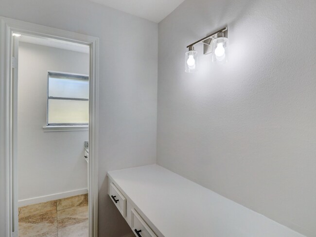 Building Photo - 1951 Round Spring Dr