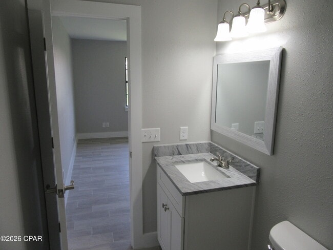 Building Photo - 2708 Amelia Ave