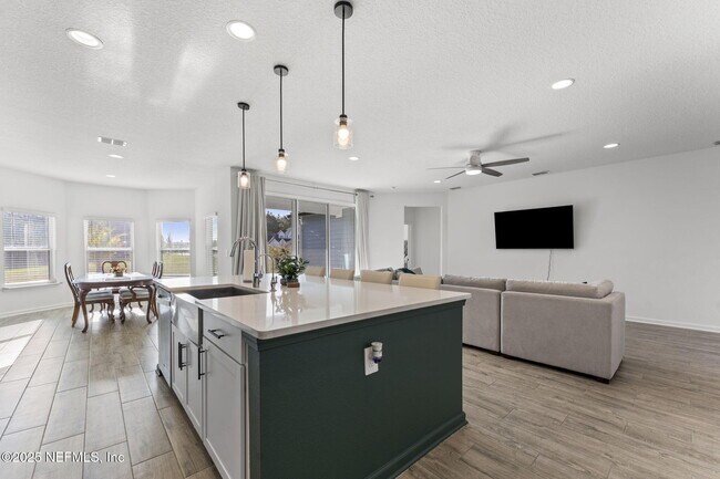Building Photo - 577 Archstone Wy