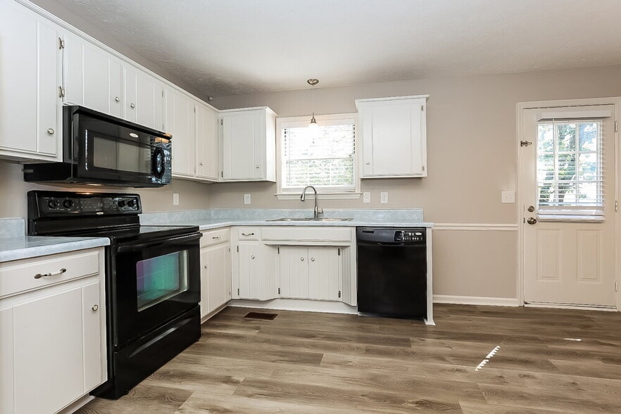 Building Photo - 386 Park Ct