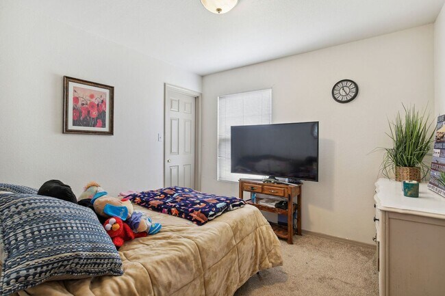 Building Photo - Charming 3-Bedroom Home with Modern Comforts