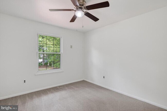 Building Photo - 1884 Forest Dr