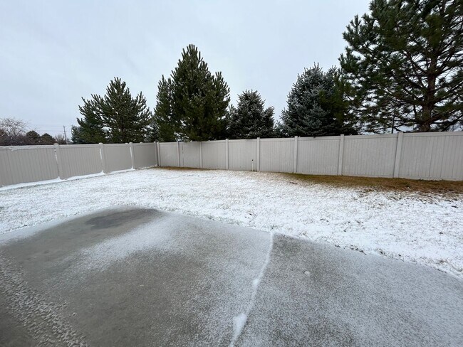 Building Photo - Modern Layout, Private Backyard, Prime Location |3 bed 2.5 bath Home in Nampa