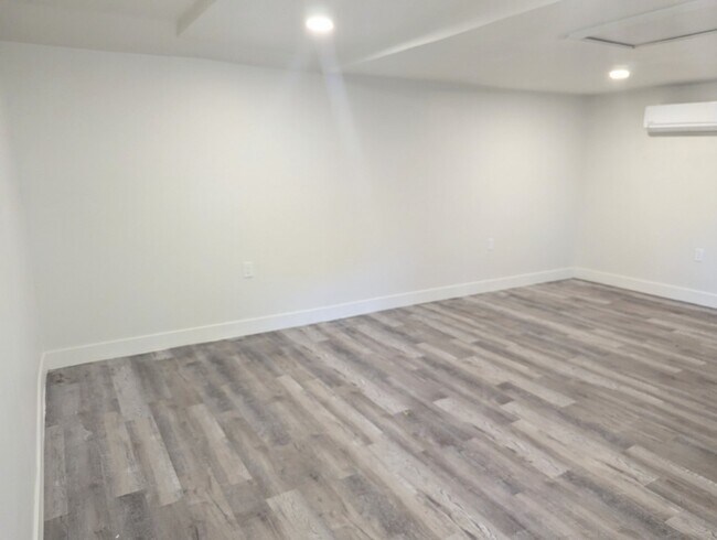 Building Photo - Beautiful Studio Near Downtown Denver – Mo...