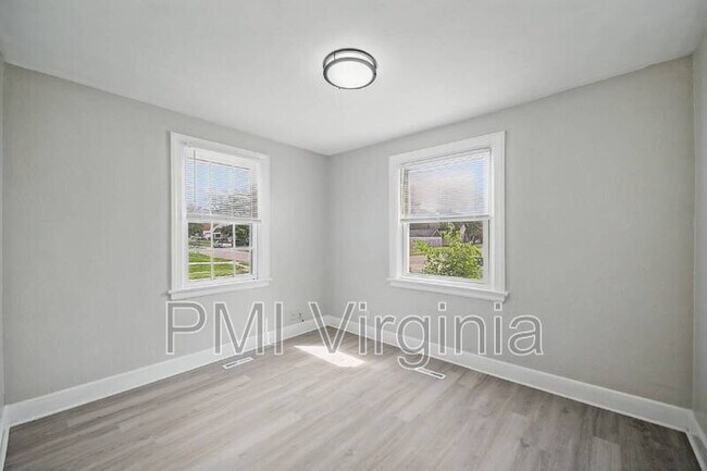 Building Photo - 3841 Chatham Cir