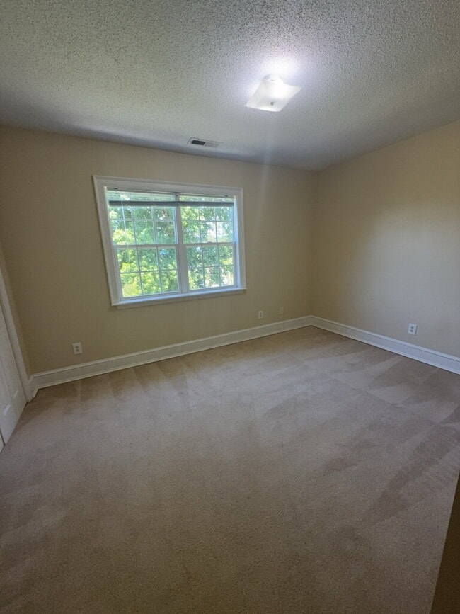 Building Photo - 1121 Pueblo Dr