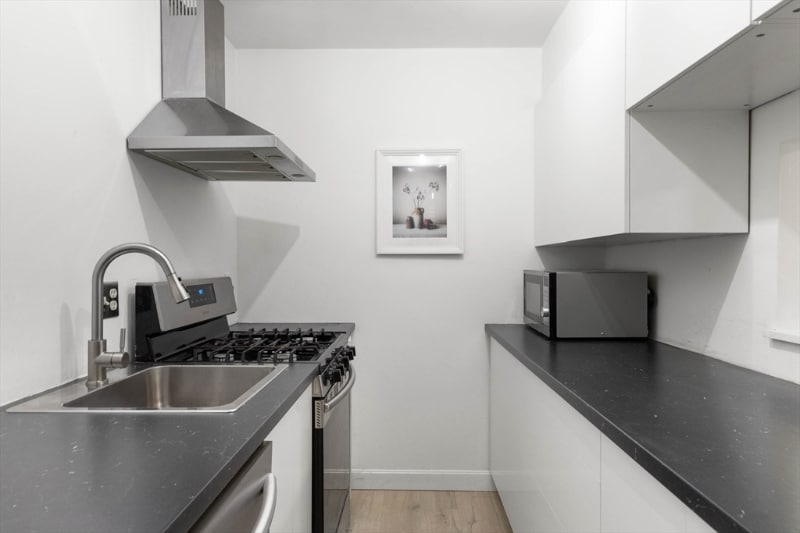 Building Photo - 11 Crescent Dr