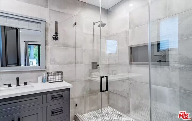 Building Photo - 5225 Topeka Dr