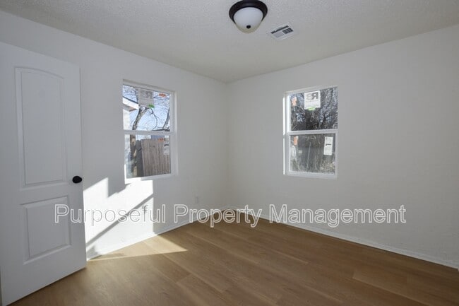 Building Photo - 2924 SW 51st St