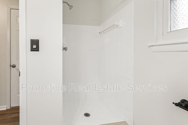 Building Photo - 5761 Luck Ln