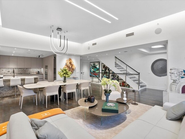 Building Photo - 3501 N Ocean Dr