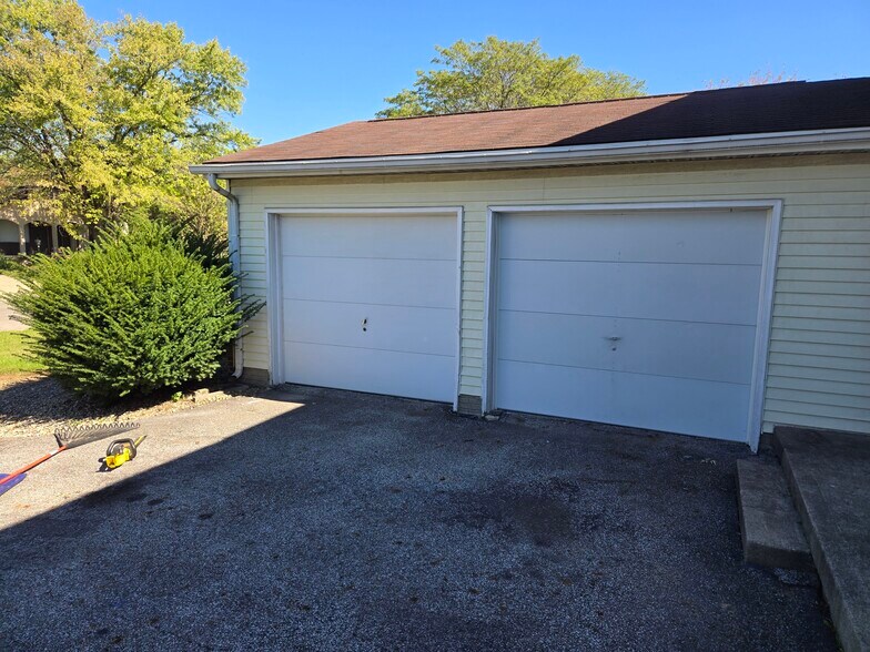 Building Photo - 5645 Chatford Dr