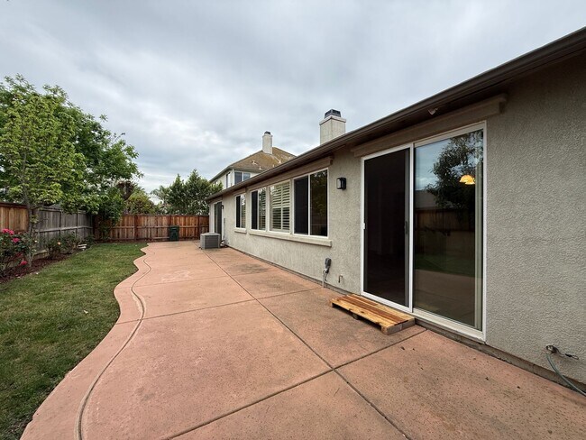 Building Photo - Huge Home in Anatolia Village!