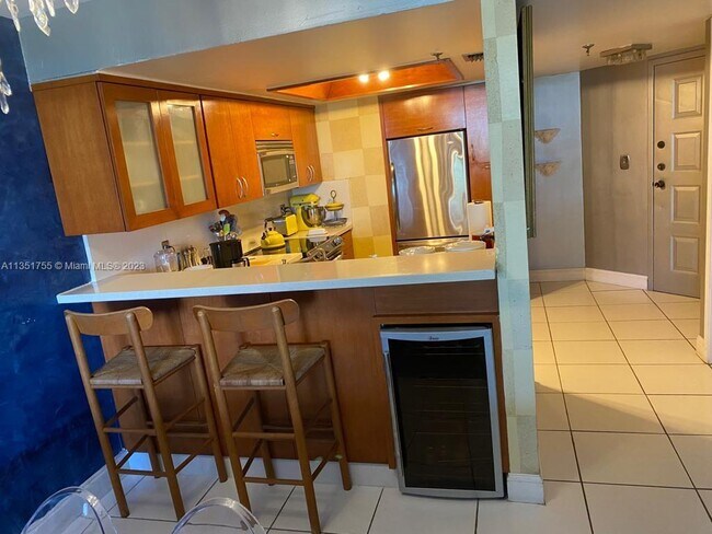 Building Photo - 5880 Collins Ave