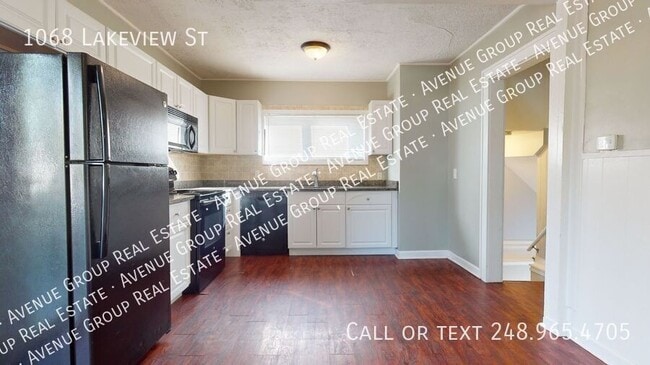 Building Photo - 1068 Lakeview St