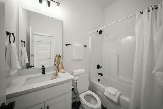 Building Photo - 3705 SW Daybreak Blvd